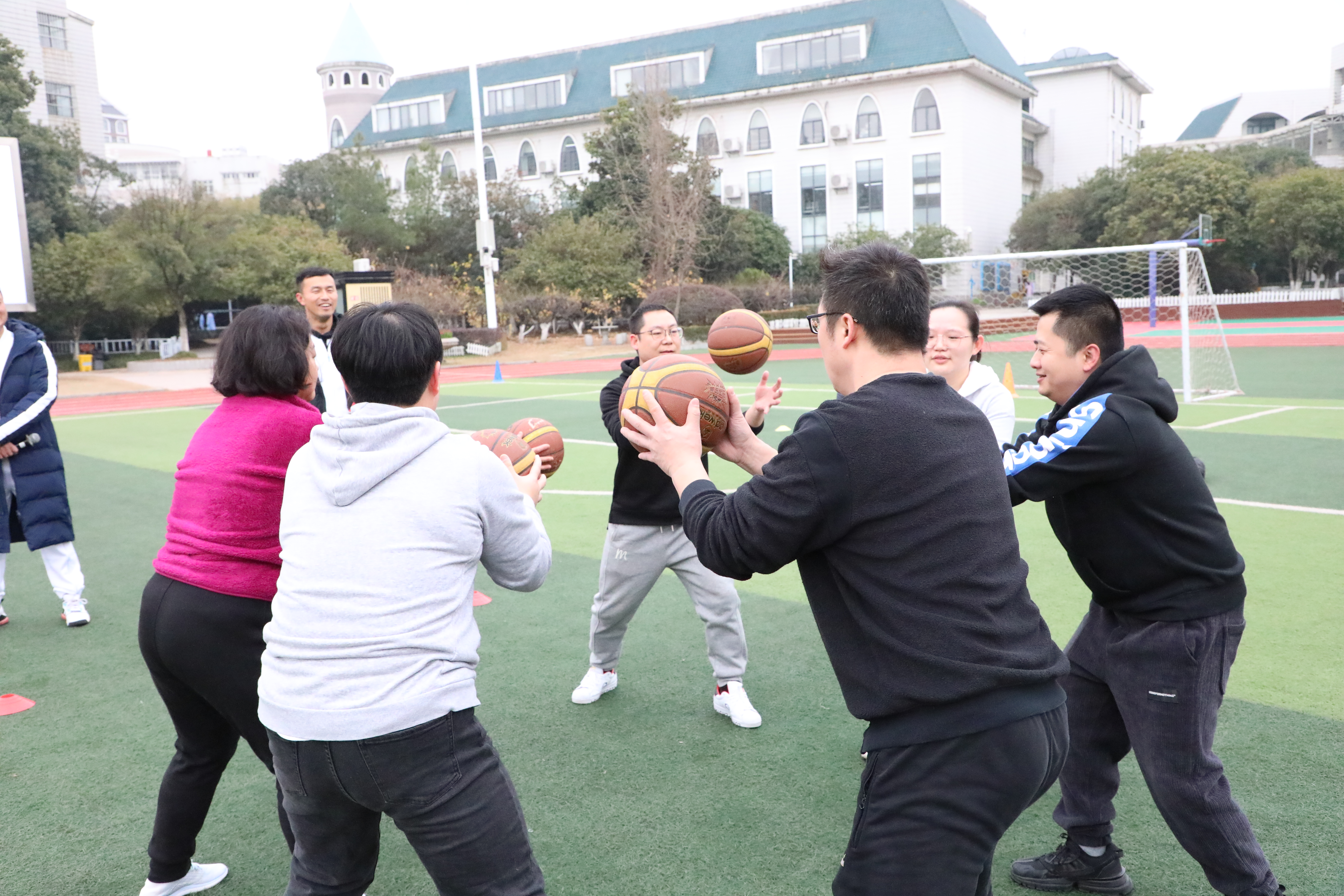 抛接球比赛.JPG